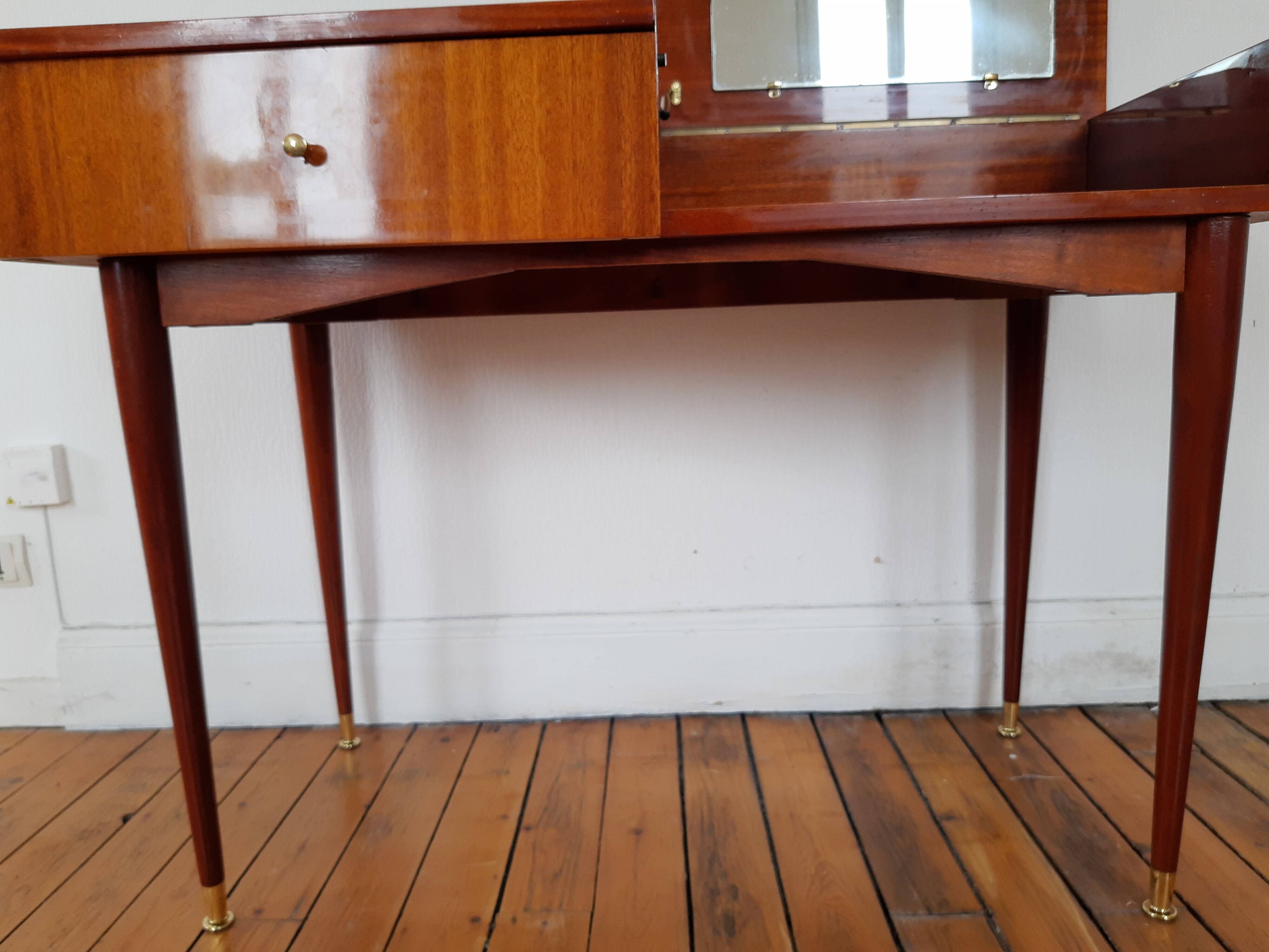 Teak vintage hairdresser