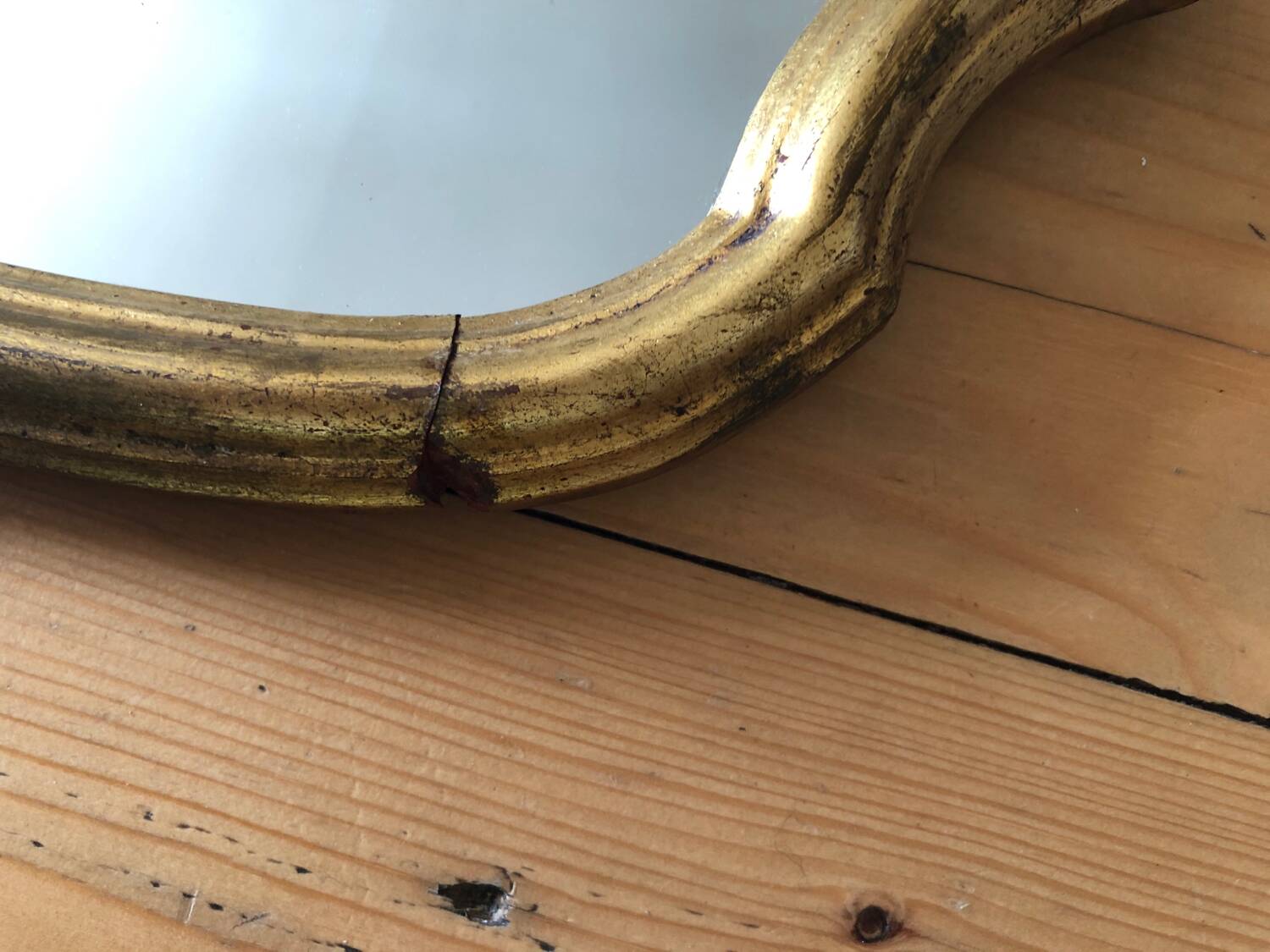 Mirror with gold powder in Louis XV style