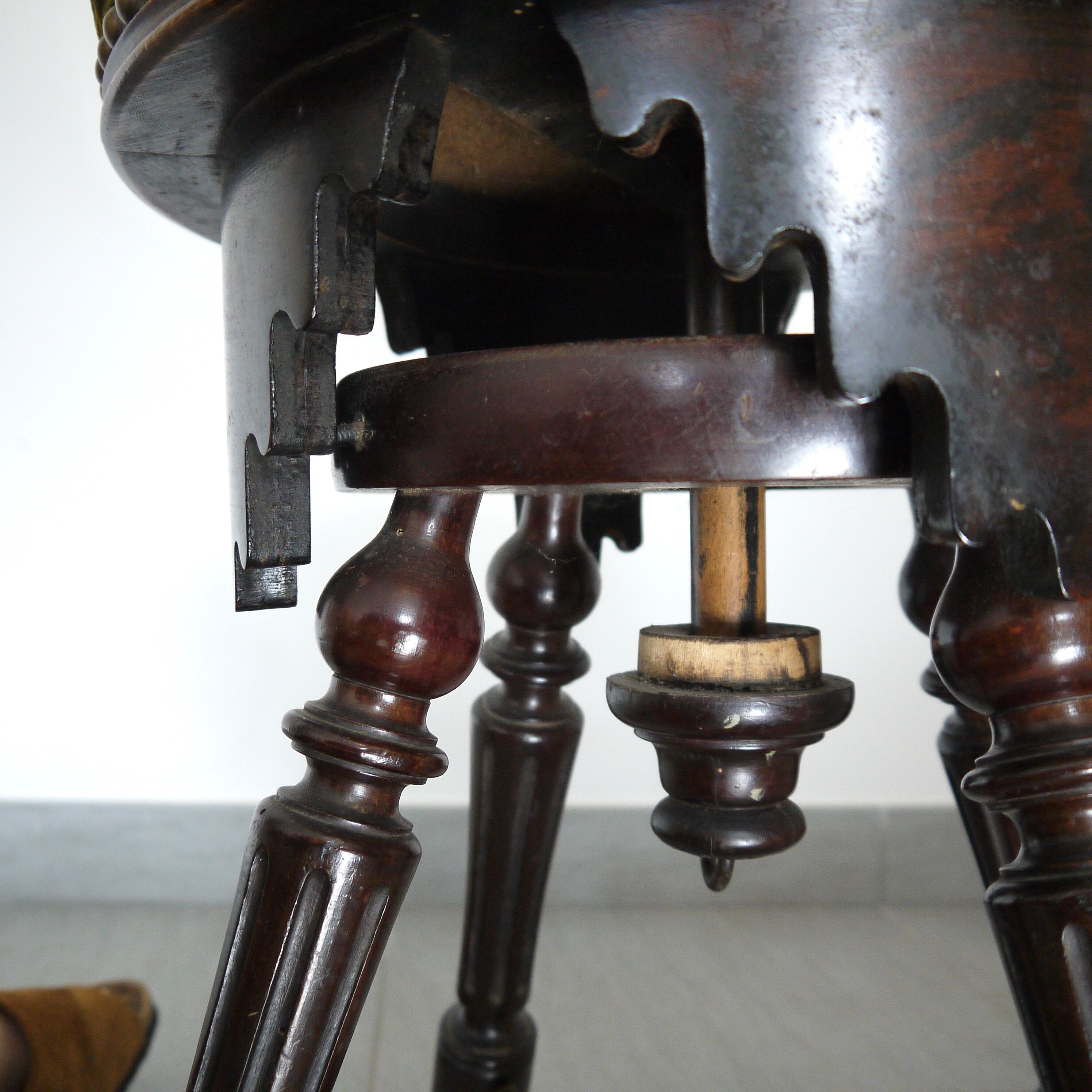 Napoleon III piano stool