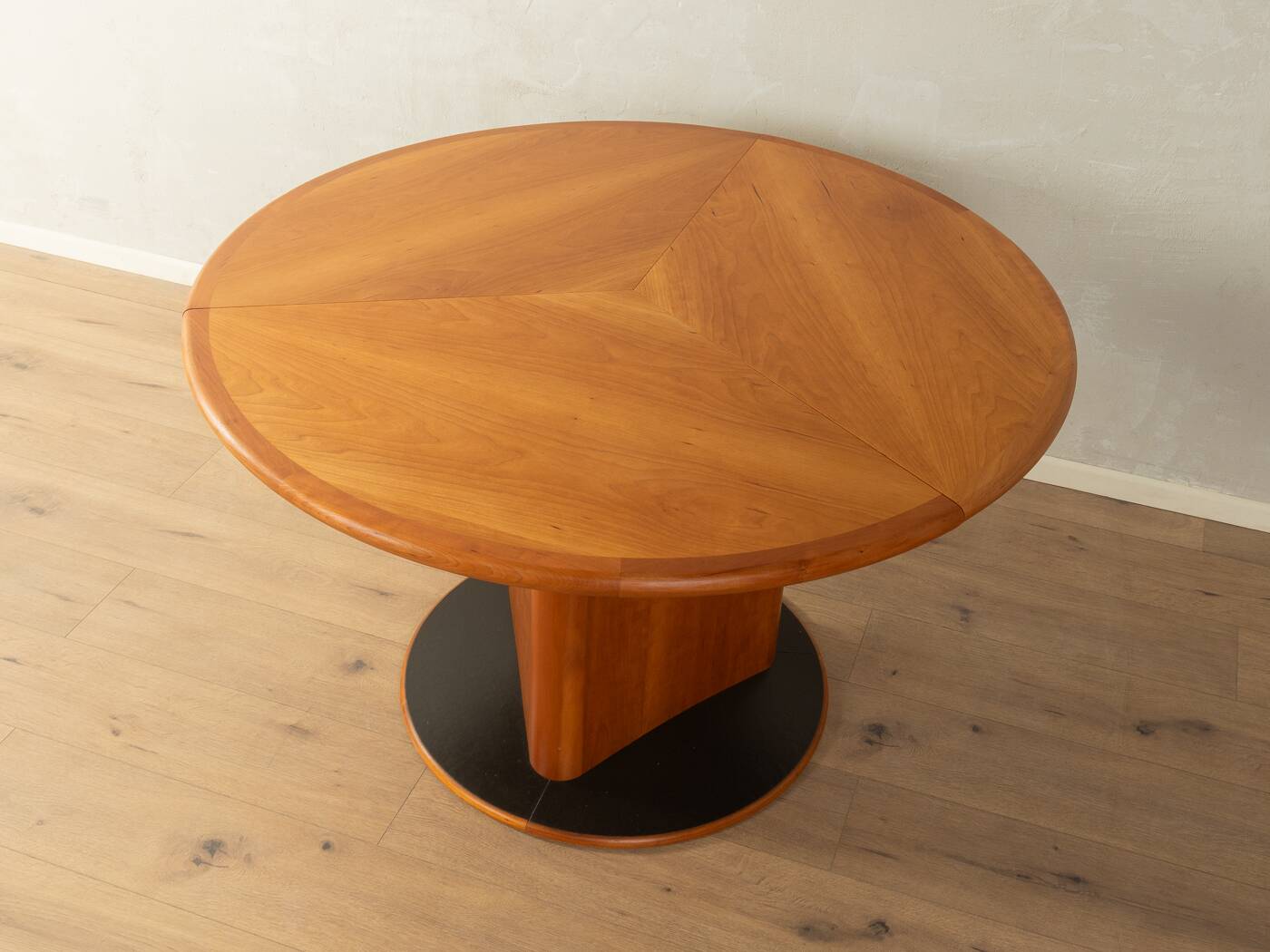 Unique dining table, Skovby