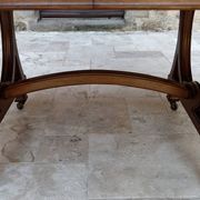 Dining room table by Maison Krieger, Art Nouveau, circa 1900, in solid oak