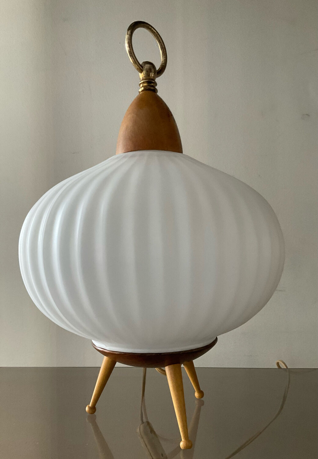 Tripod lamp in opaline and teak from the 60s