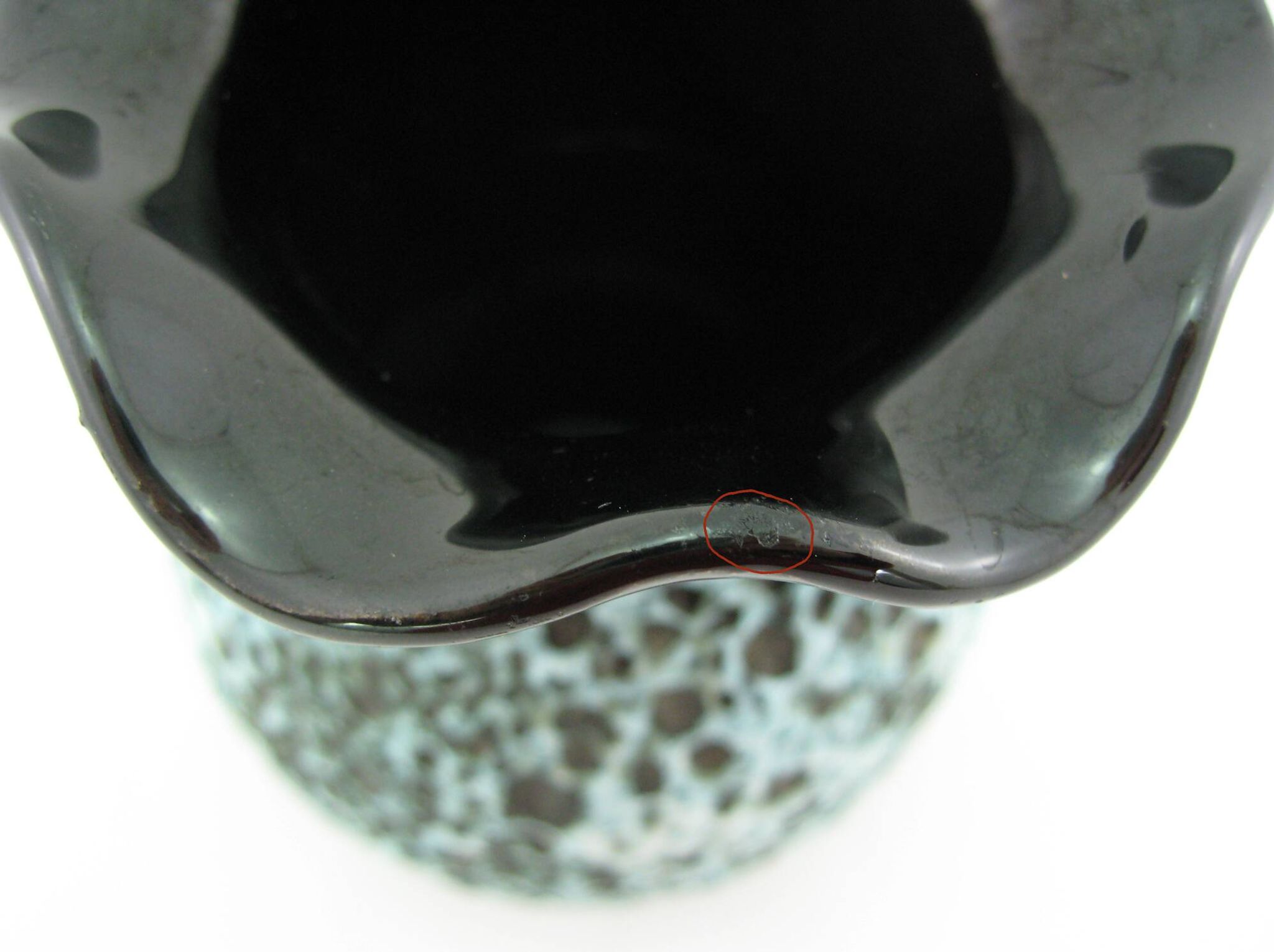 Small corolla vase in black, red and white Fat Lava ceramic - Panassidi Vallauris France - vintage