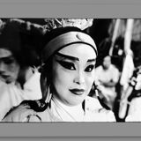 Portrait d'art N&B d'une comédienne reportage Asie du Sud Est années 50.