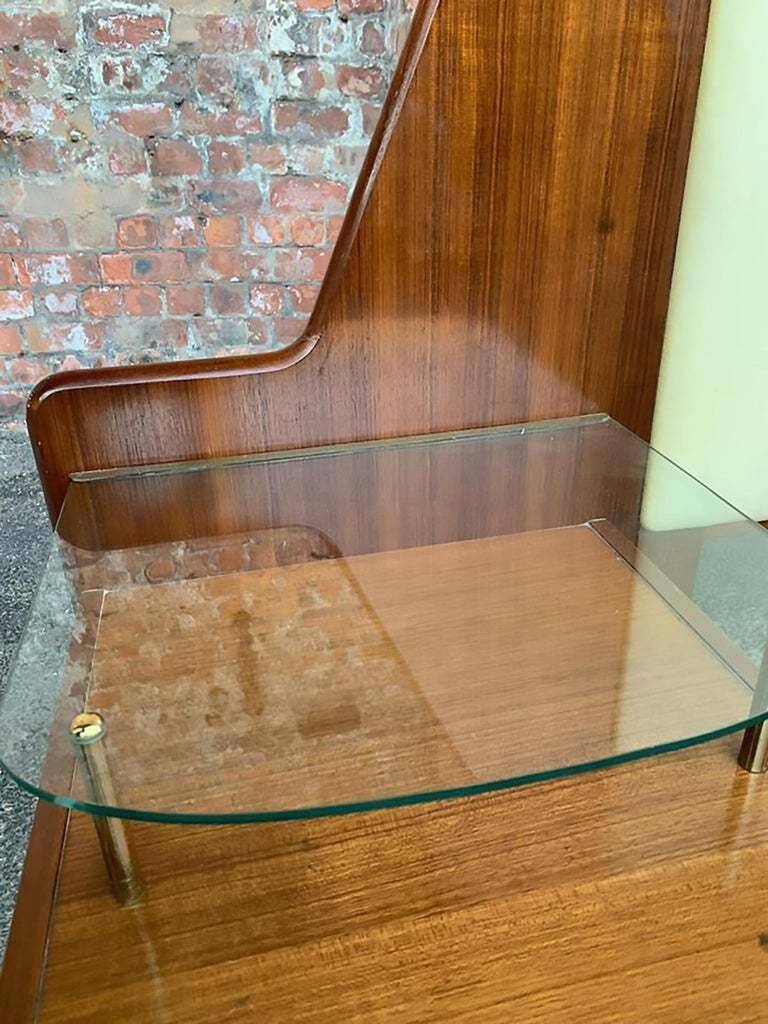 G-Plan headboard from the 1960s in brown wood, with integrated bedside tables and glass tops.