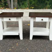 2 farmhouse bedside tables in white and solid wood from 1990.