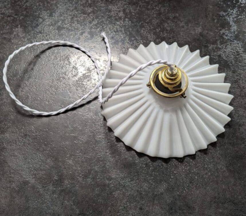 Old hanging lamp in white pleated/draped opaline Art Deco 1930 Ø 24 cm