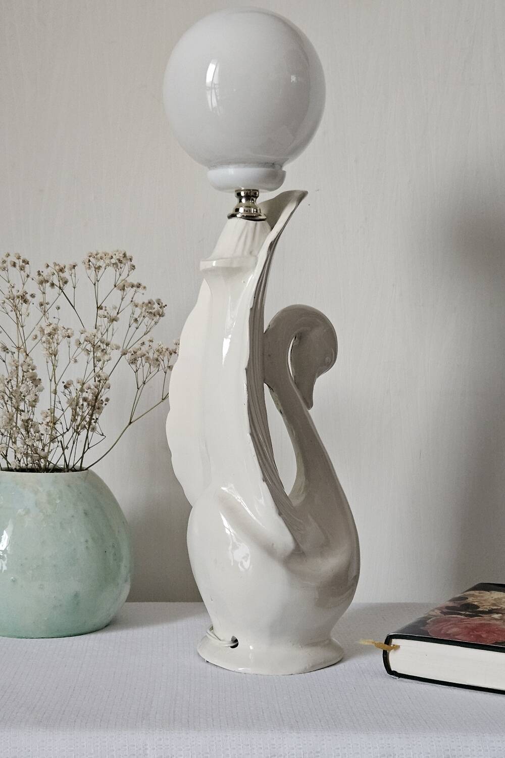 Vintage swan table lamp