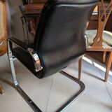 Italian cantilever armchair in black leather and chrome steel from the 1990s.