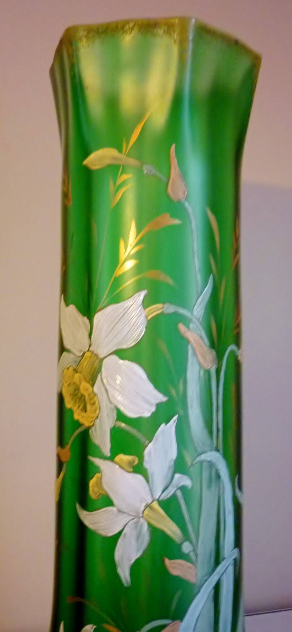 Vase with daffodils in blown glass, enameled, gilded, Legras Montjoye workshops, art nouveau