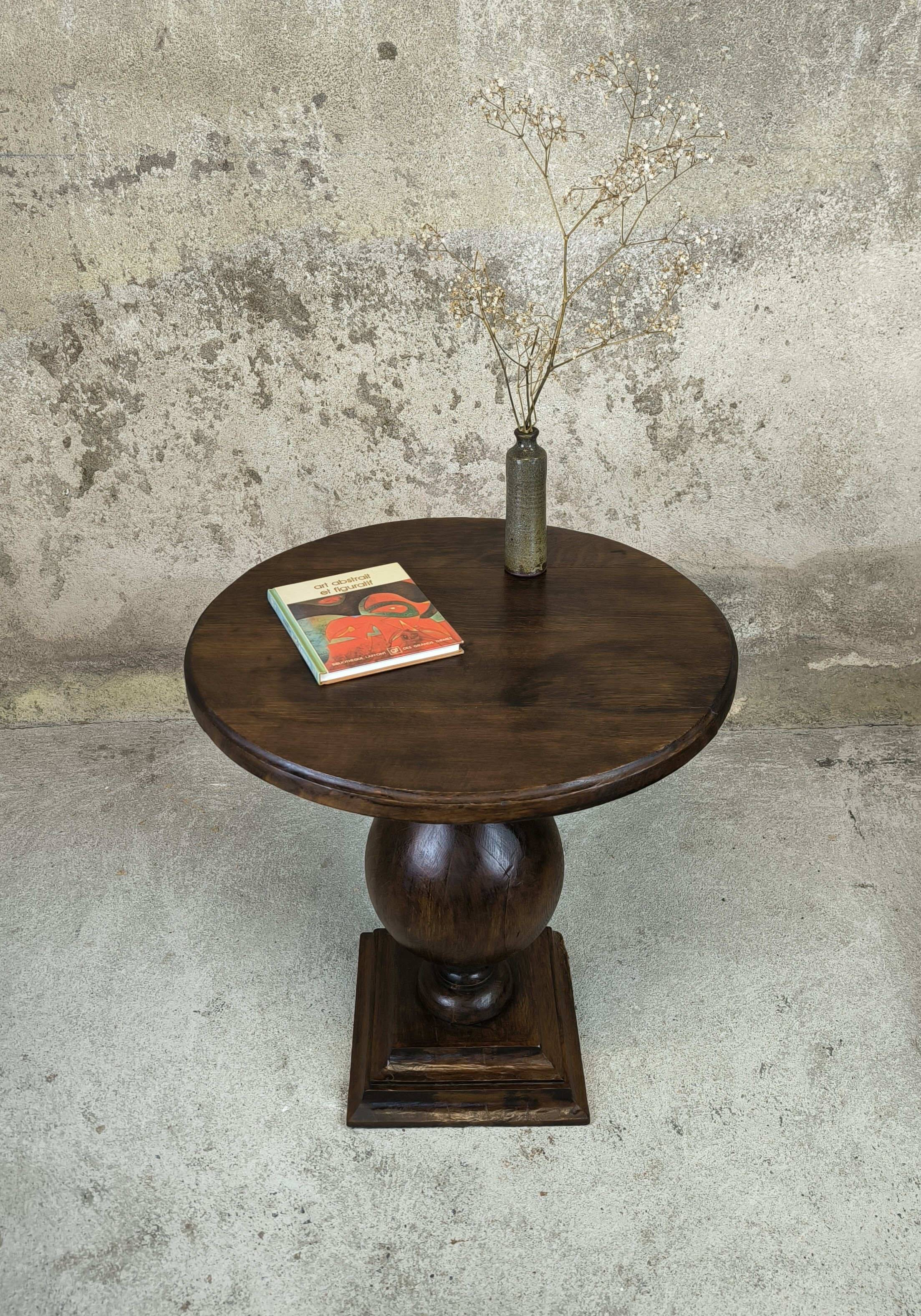 Vintage side table in solid wood
