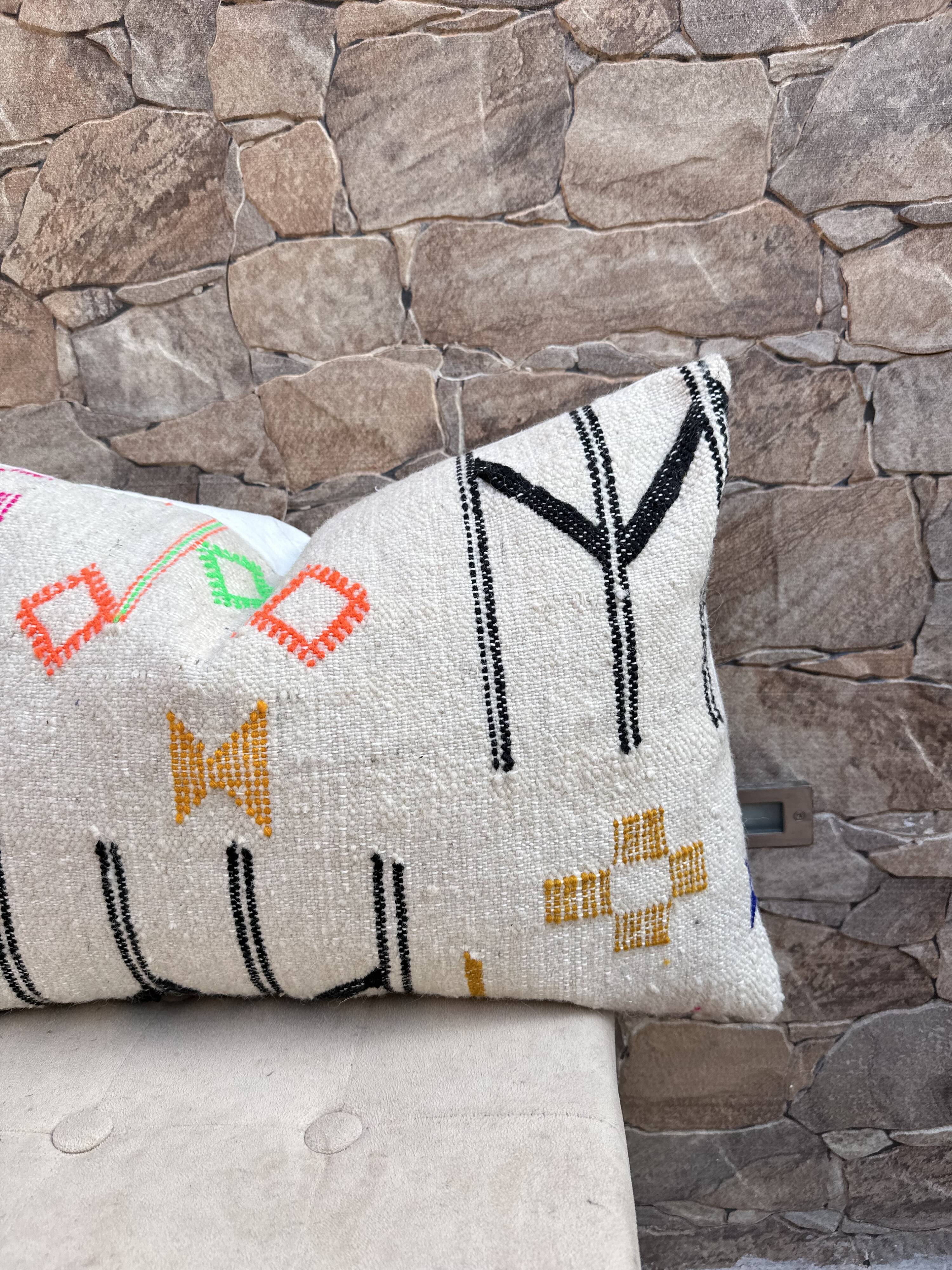 Handmade cushion cover in Berber wool: Moroccan Kilim cushion