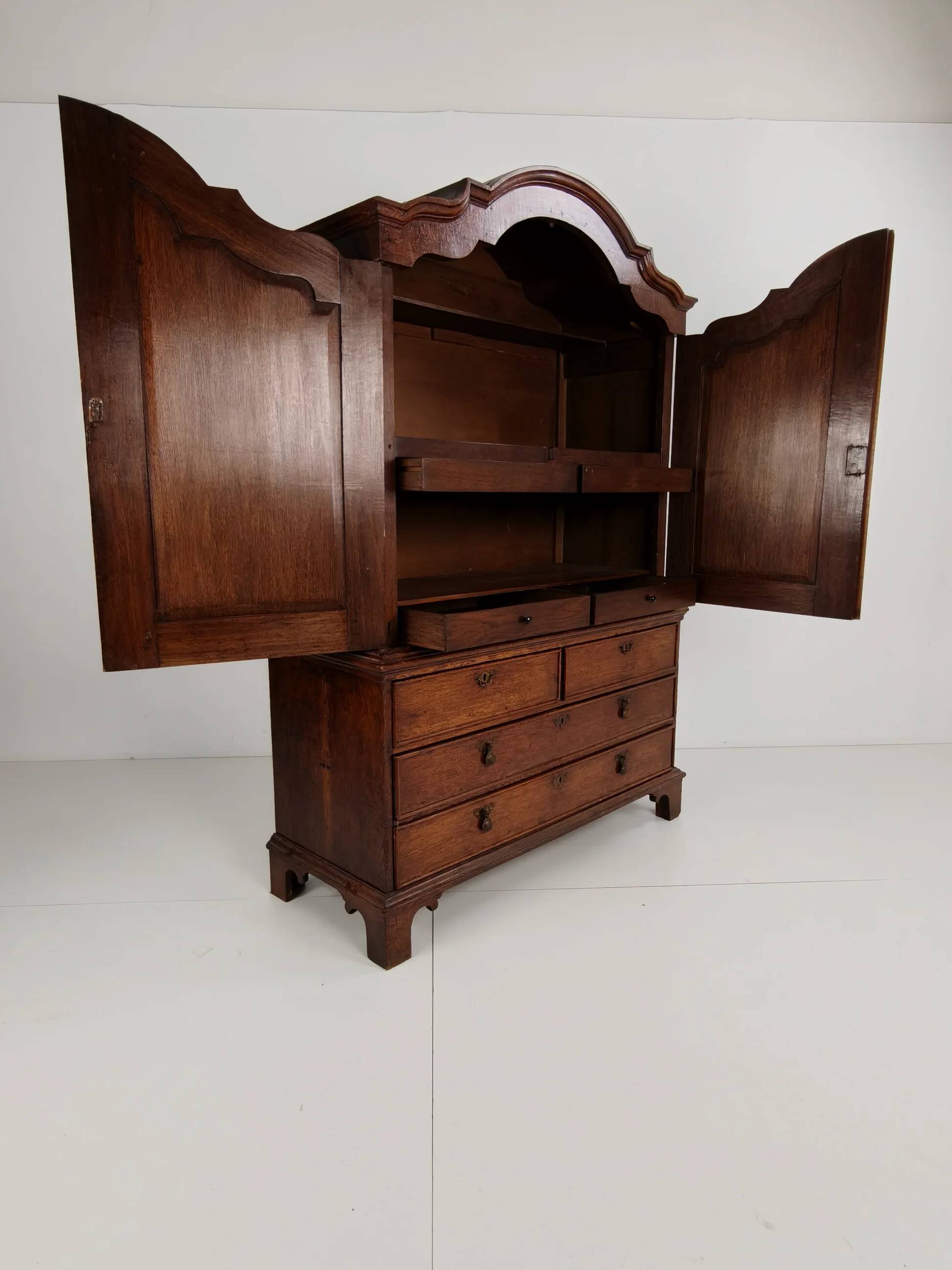 Rare Dutch 18th century oak cabinet – “Luierkabinet”