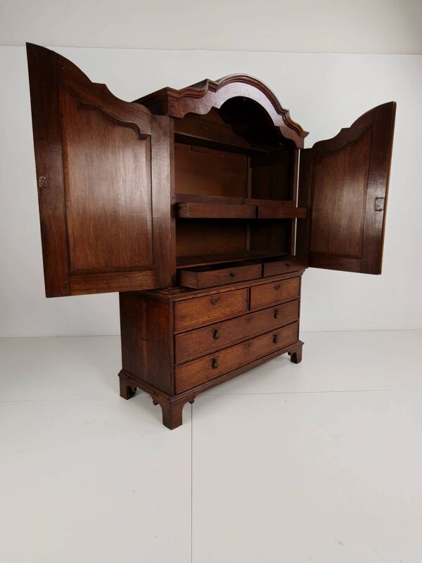 Rare armoire hollandaise en chêne du XVIIIe siècle – « Luierkabinet »