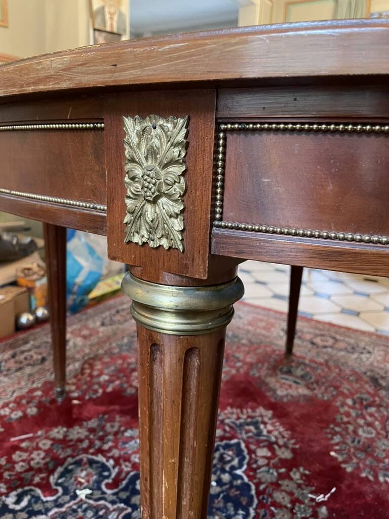 Oval dining table in Louis XVI style