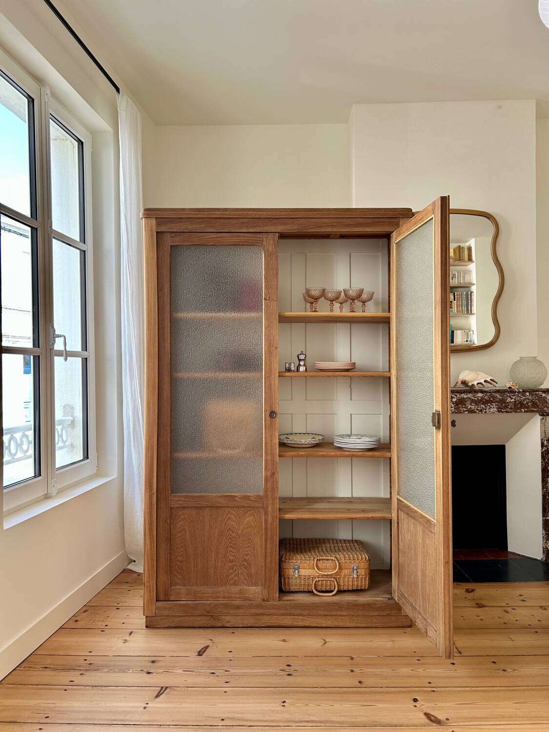 Armoire vitrée en chêne brut (rénovée)