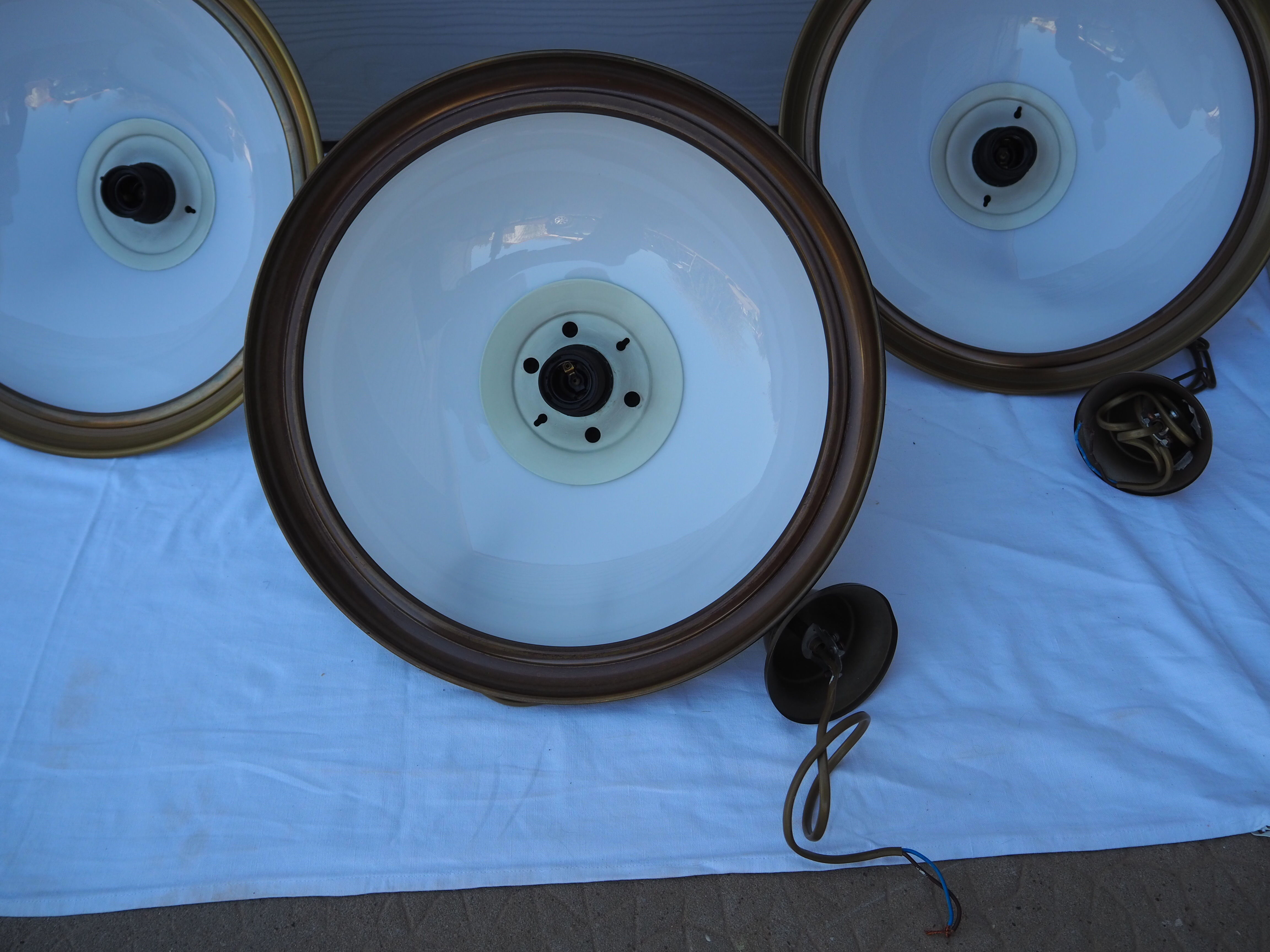 Suspension in white opaline, its edge in aged brass