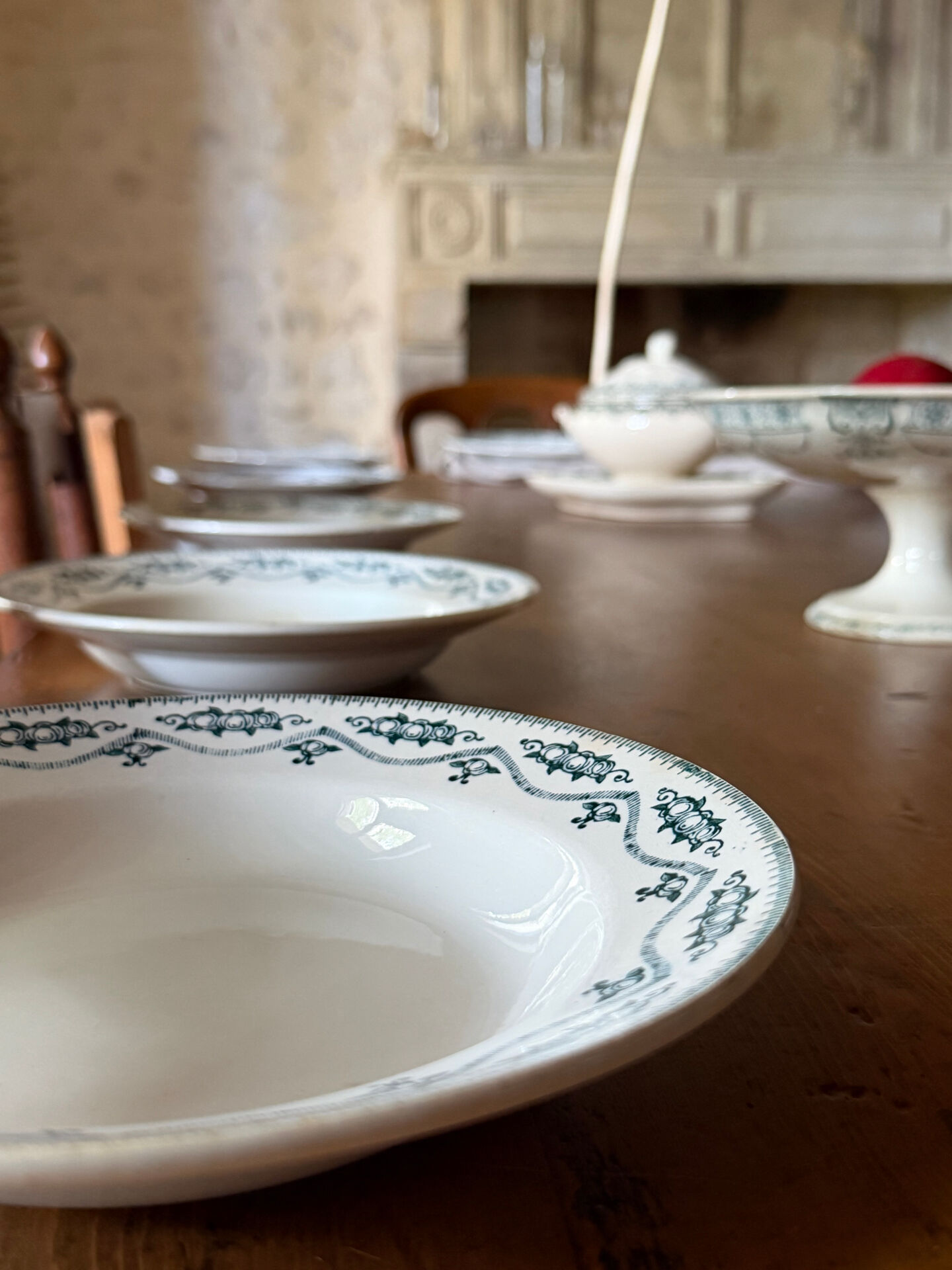 Mismatched deep plates service Saint Amand
