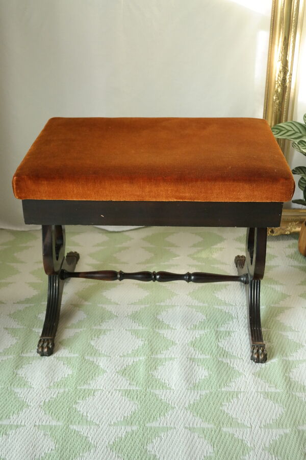Tabouret coffre pieds lyre pattes de lion style anglais