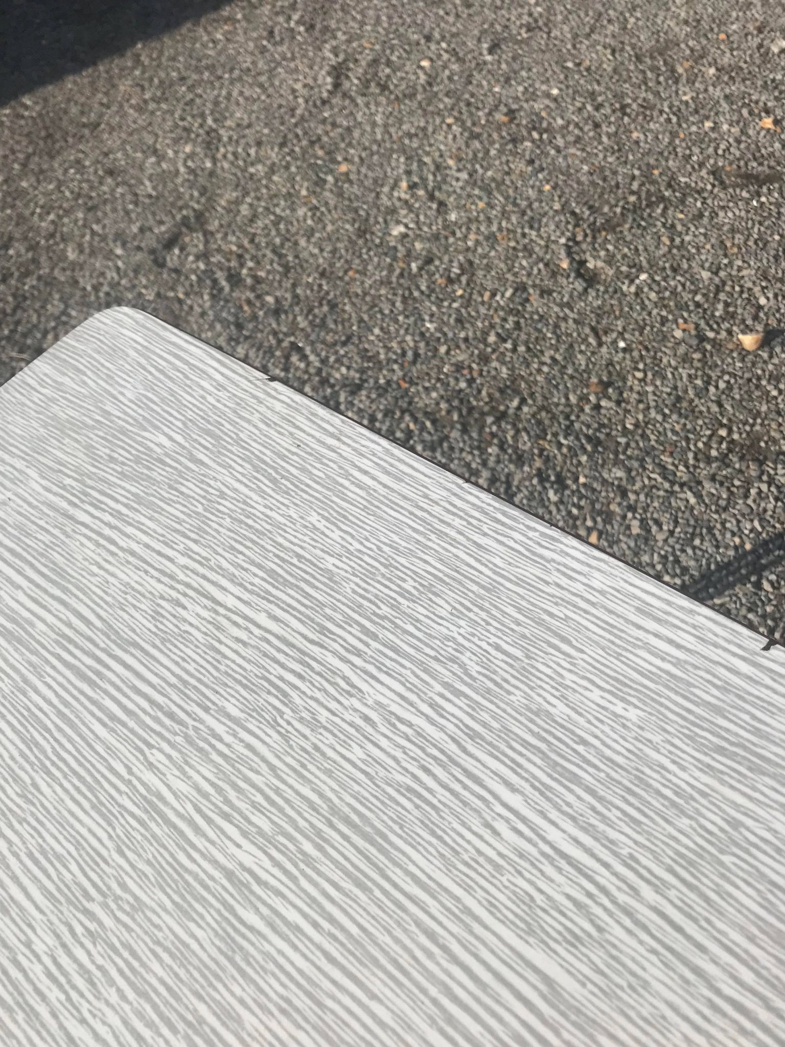 Table in formica
