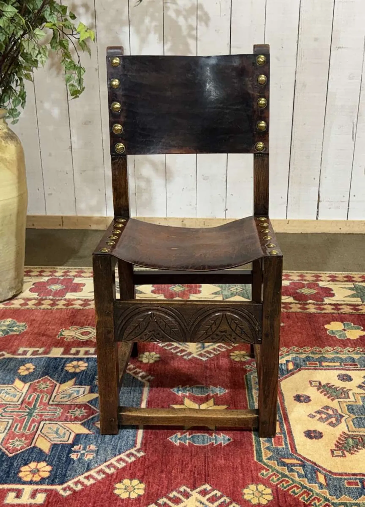 Set of 6 English chairs in oak and fine leather from the late 19th century.
