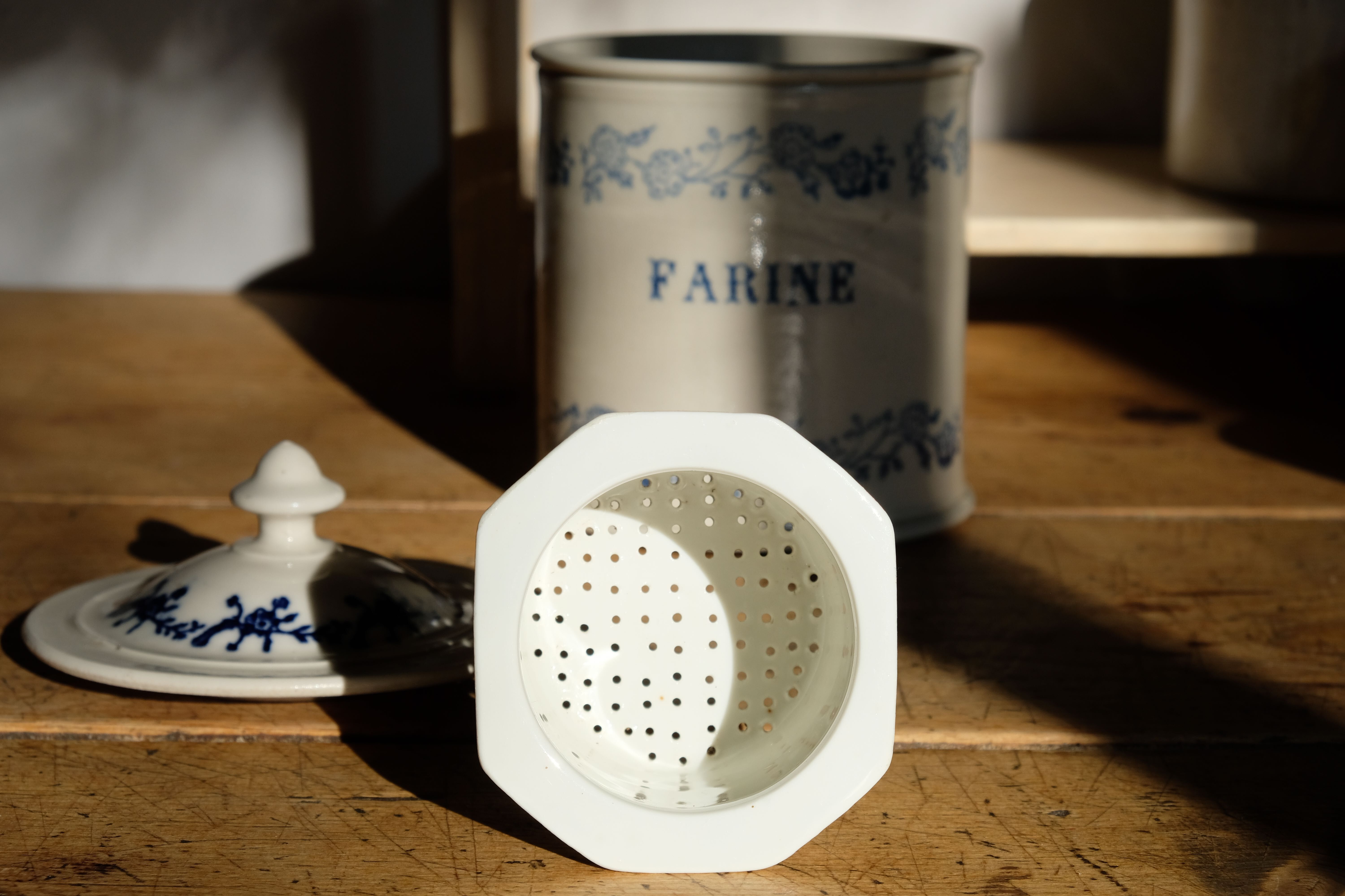 Pot farine avec tamis 1880