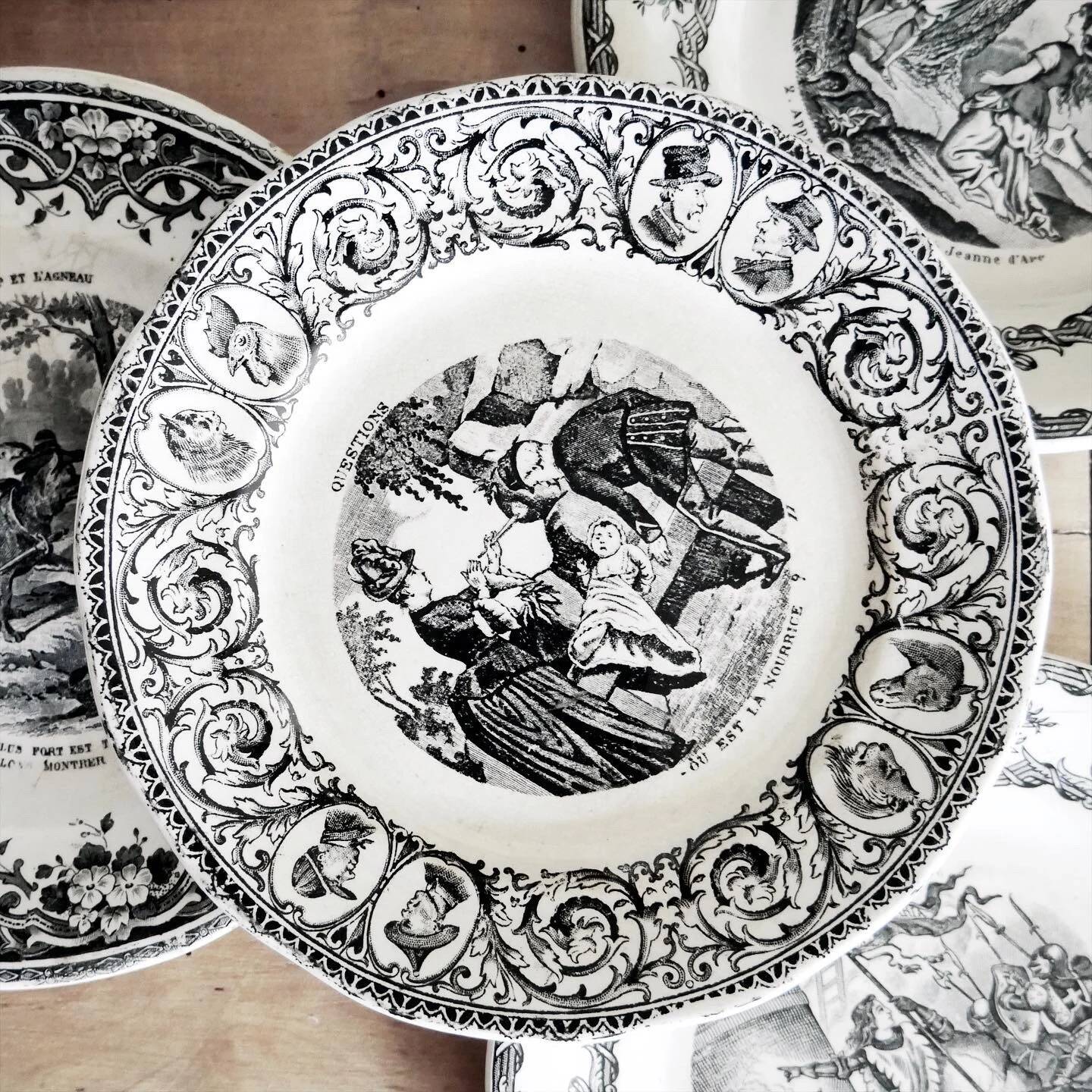 Set of 4 talking dessert plates