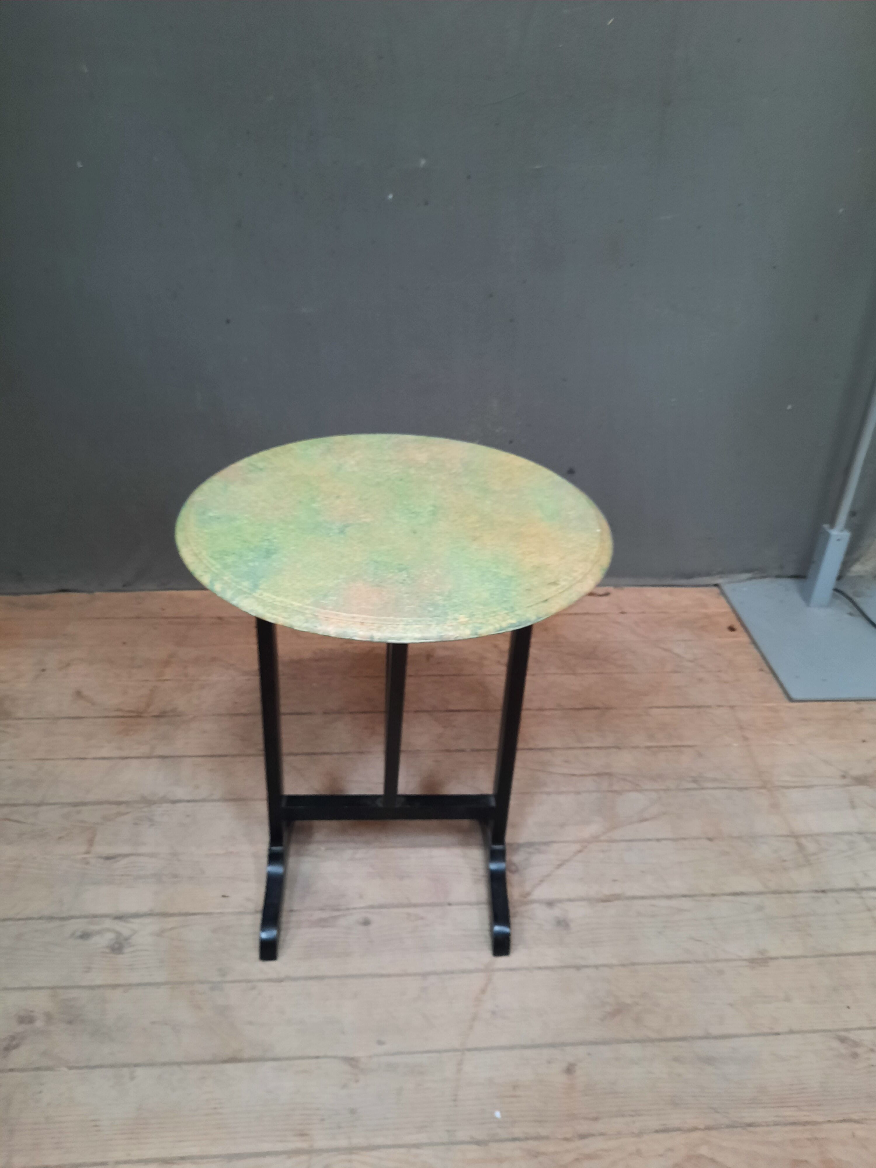 Small winegrower's table