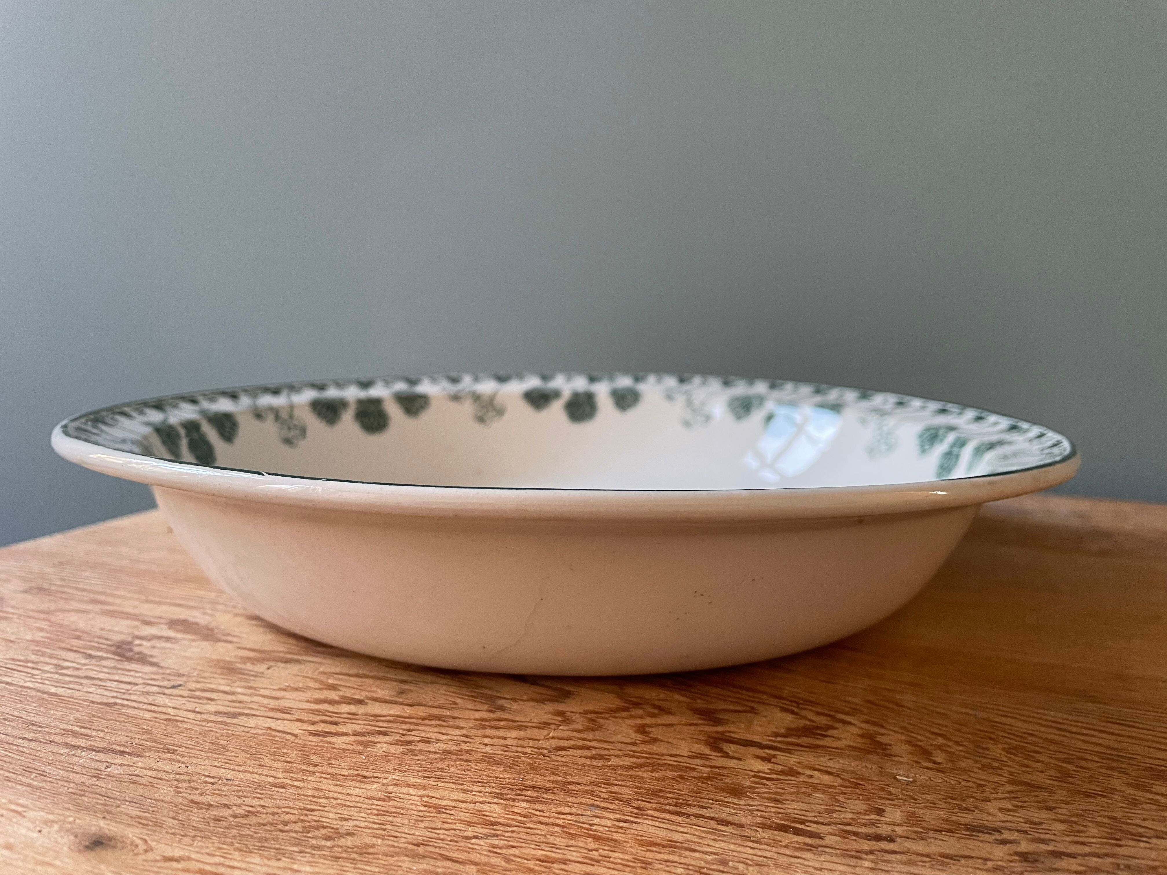 Set of 3 round dishes XIXth, Boch Frères Keramis, Trifolium model