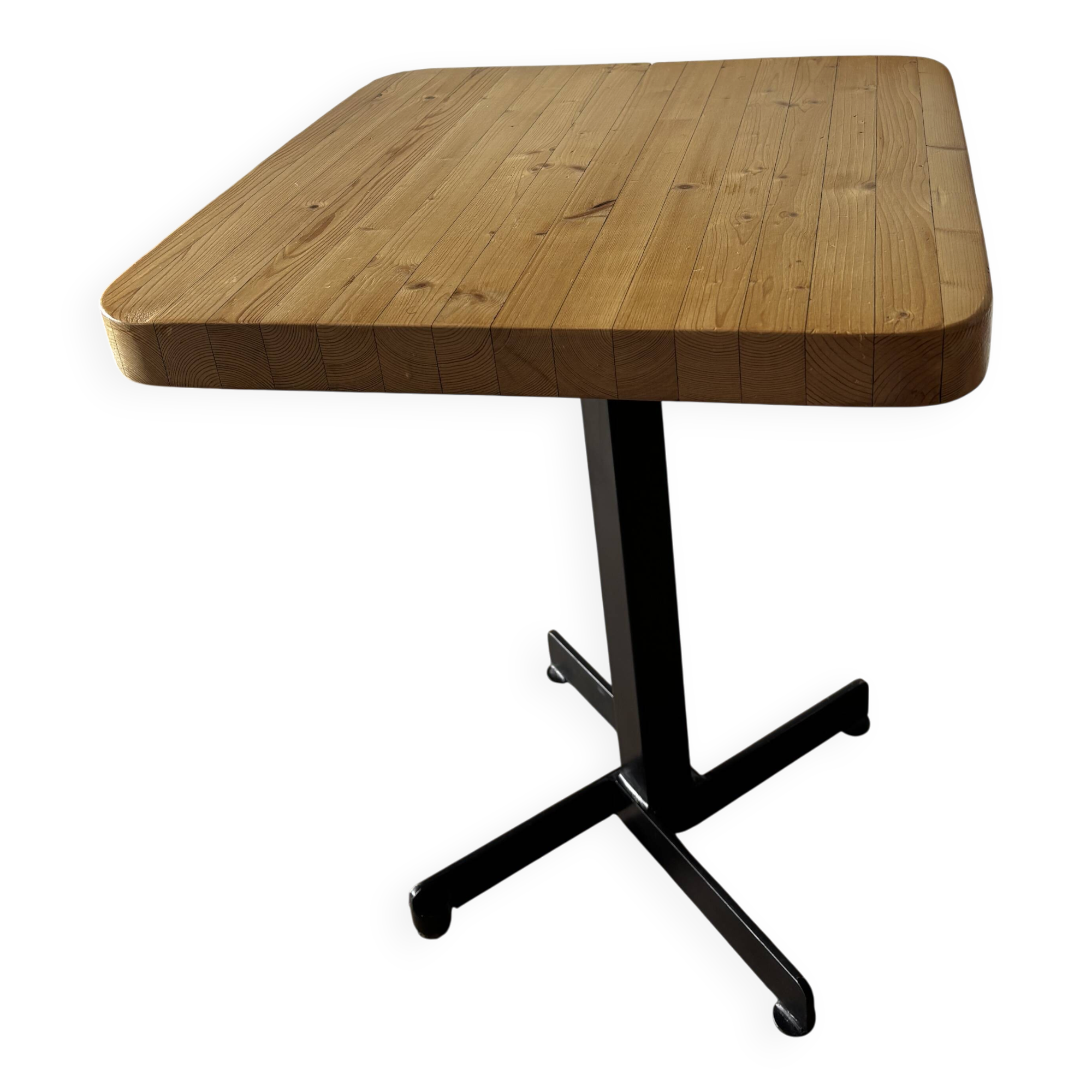 Table carré Charlotte Perriand