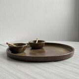 Serving plate and its 2 small sauce boats.