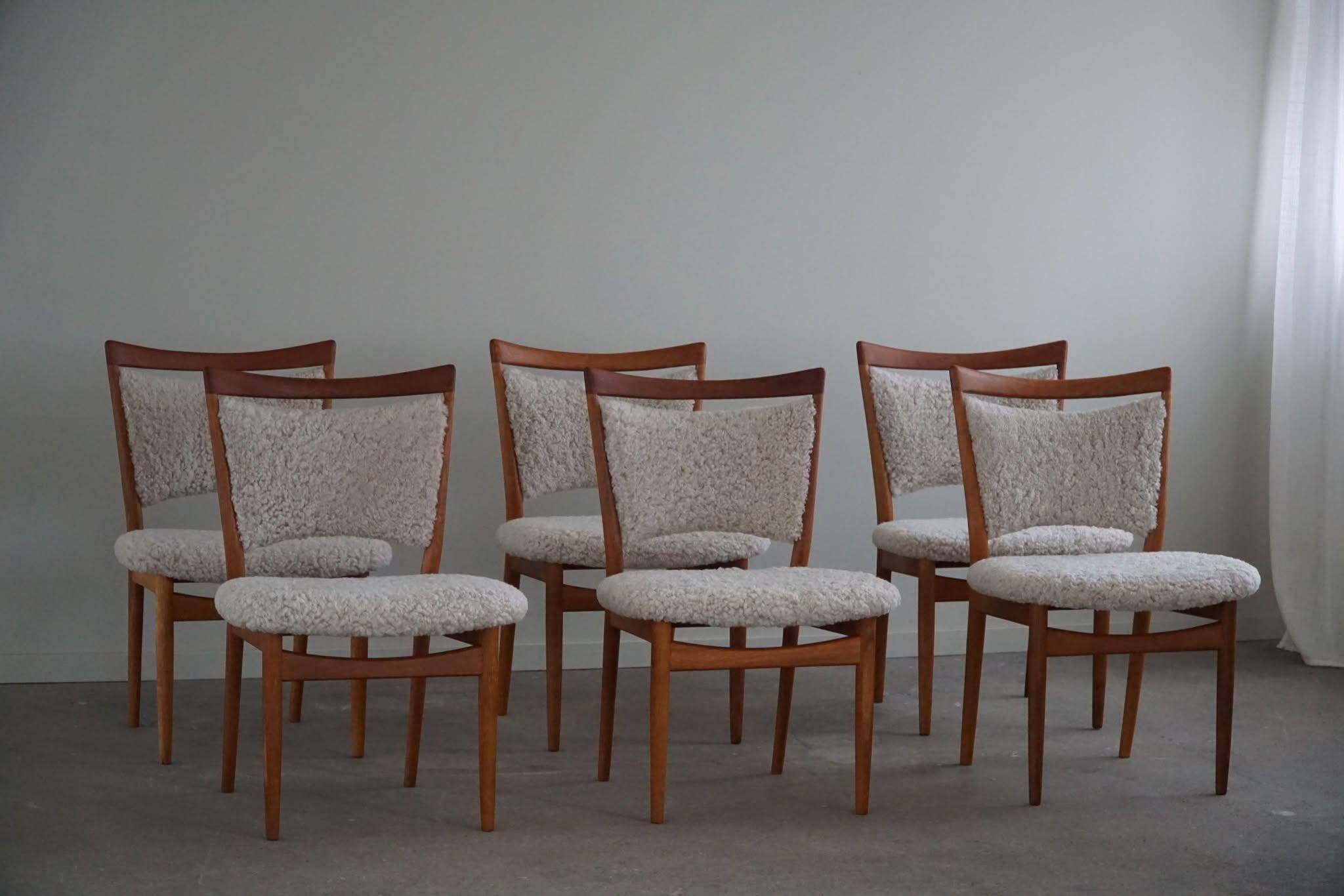 Ensemble de 6 chaises danoises modernes en chêne et laine d'agneau, modèle SW86 par Finn Juhl, 1953