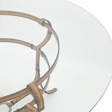 Round dining table