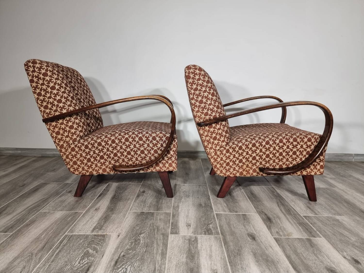 Art deco armchair by Jindrich Halabala