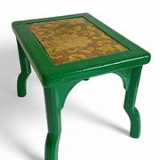 Table d'appoint peinte antique avec dessus floral vintage, style bohème