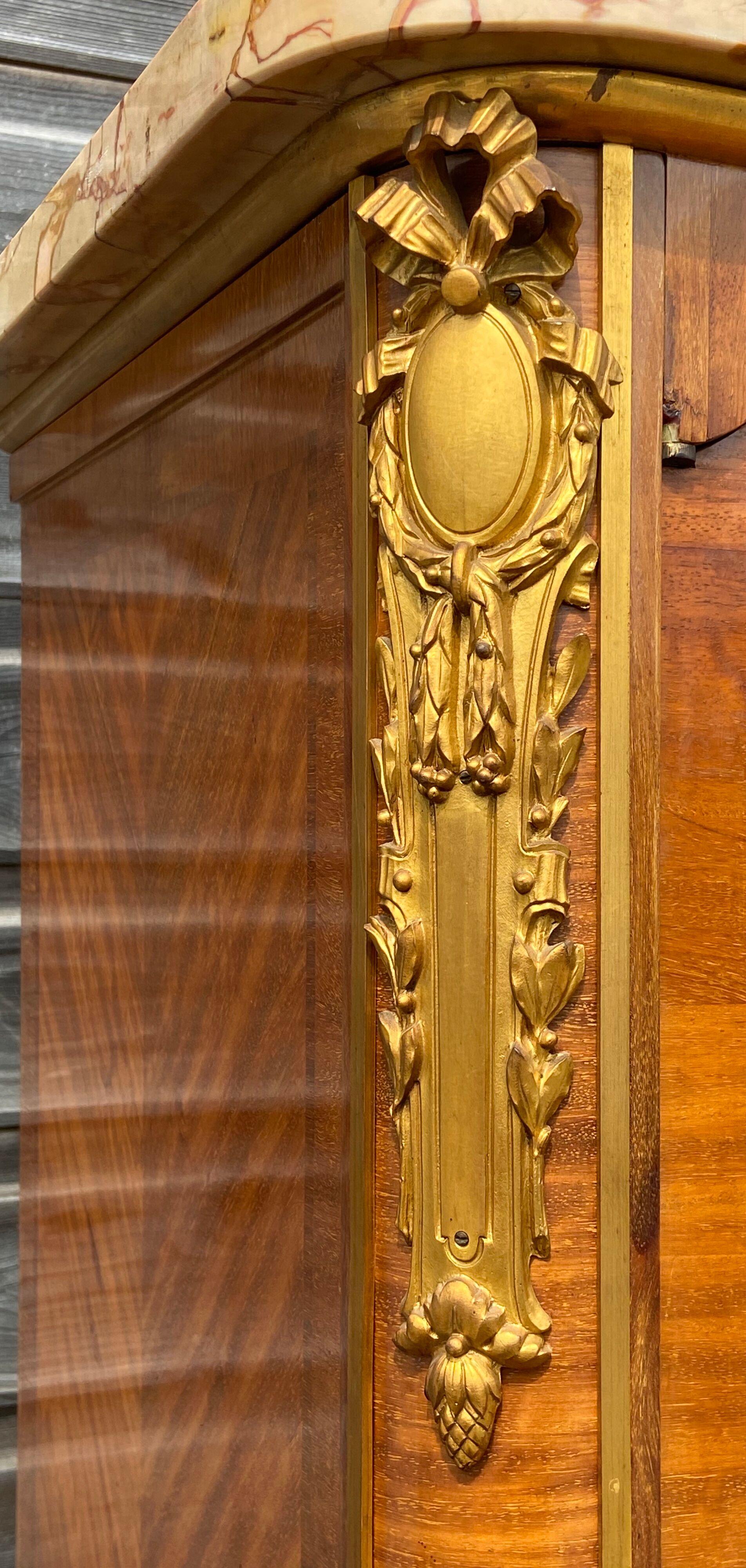 Glass bookcase in marquetry Maison Haentges Frères XIXth century