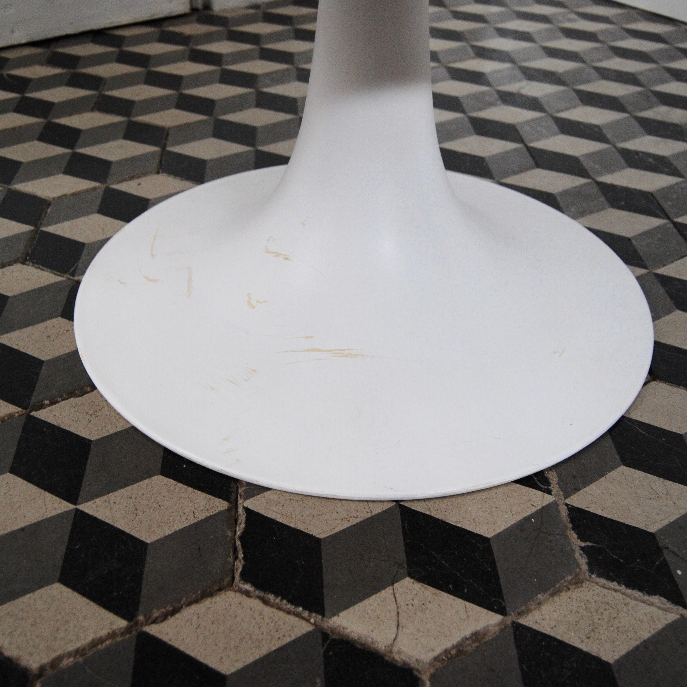 Table low foot Tulip