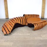 Vintage sculptural cognac leather lounge canapé, France 1980.