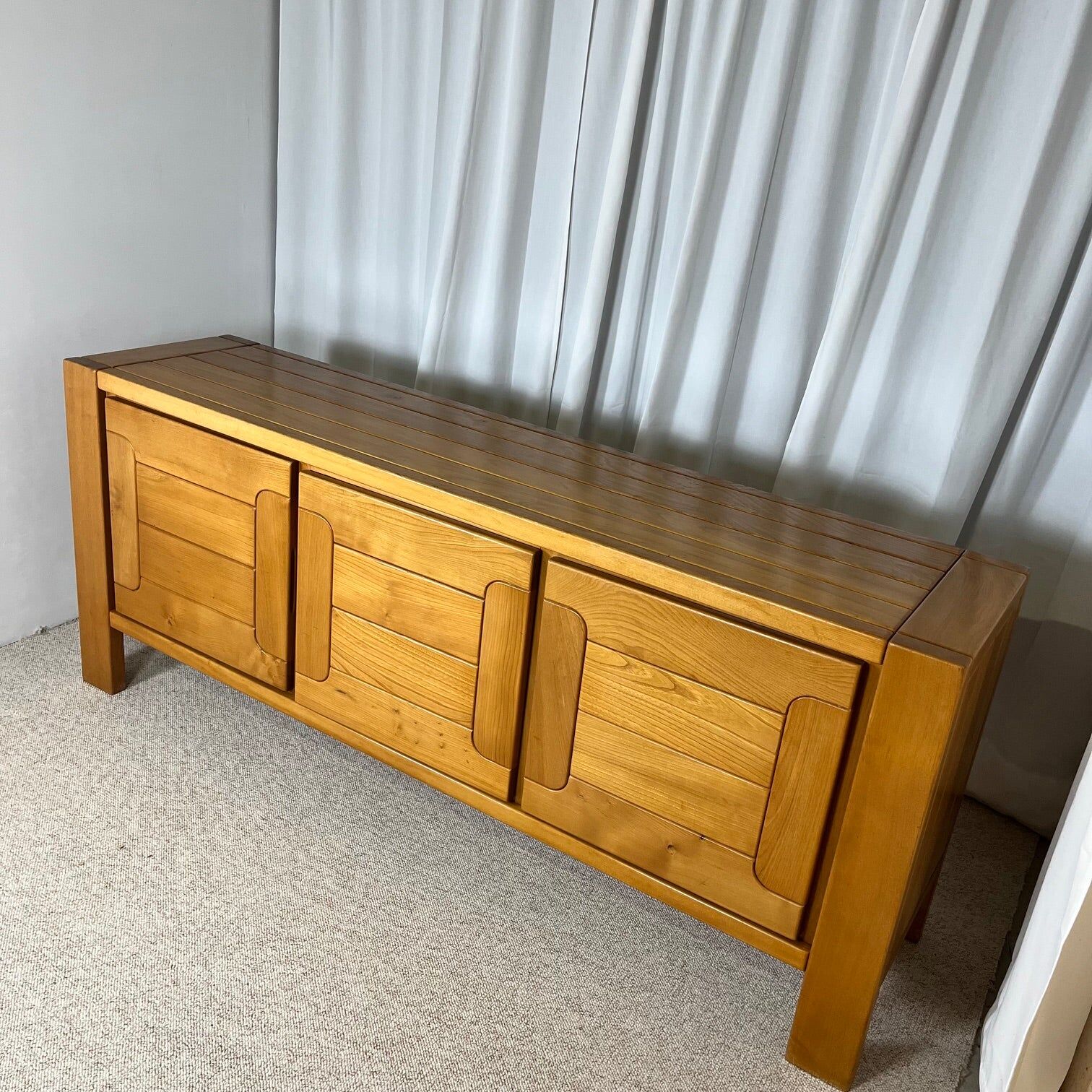 Large French sideboard in solid elm, 1970, attributed to Atelier Chauvin.