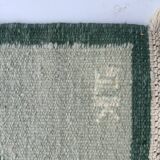 Tapis suédois en laine tissé à plat Kilim Rölakan en vert par Karin Jonsson 1960