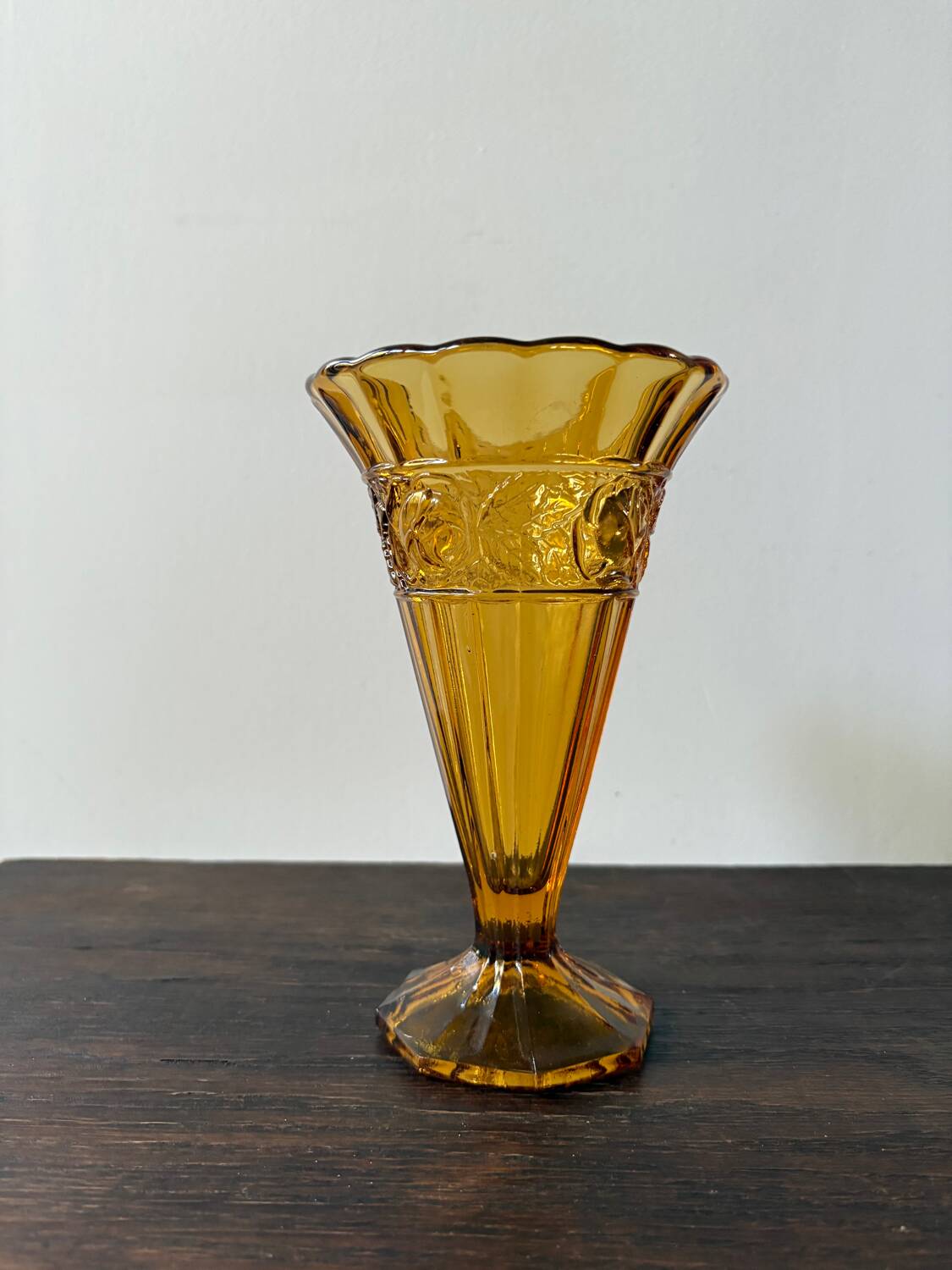 Art Deco amber cup-shaped vase with rose motifs