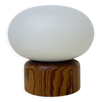 Lampe de table vintage en verre de lait, socle en bois par Bestform Freudenberg, 1970
