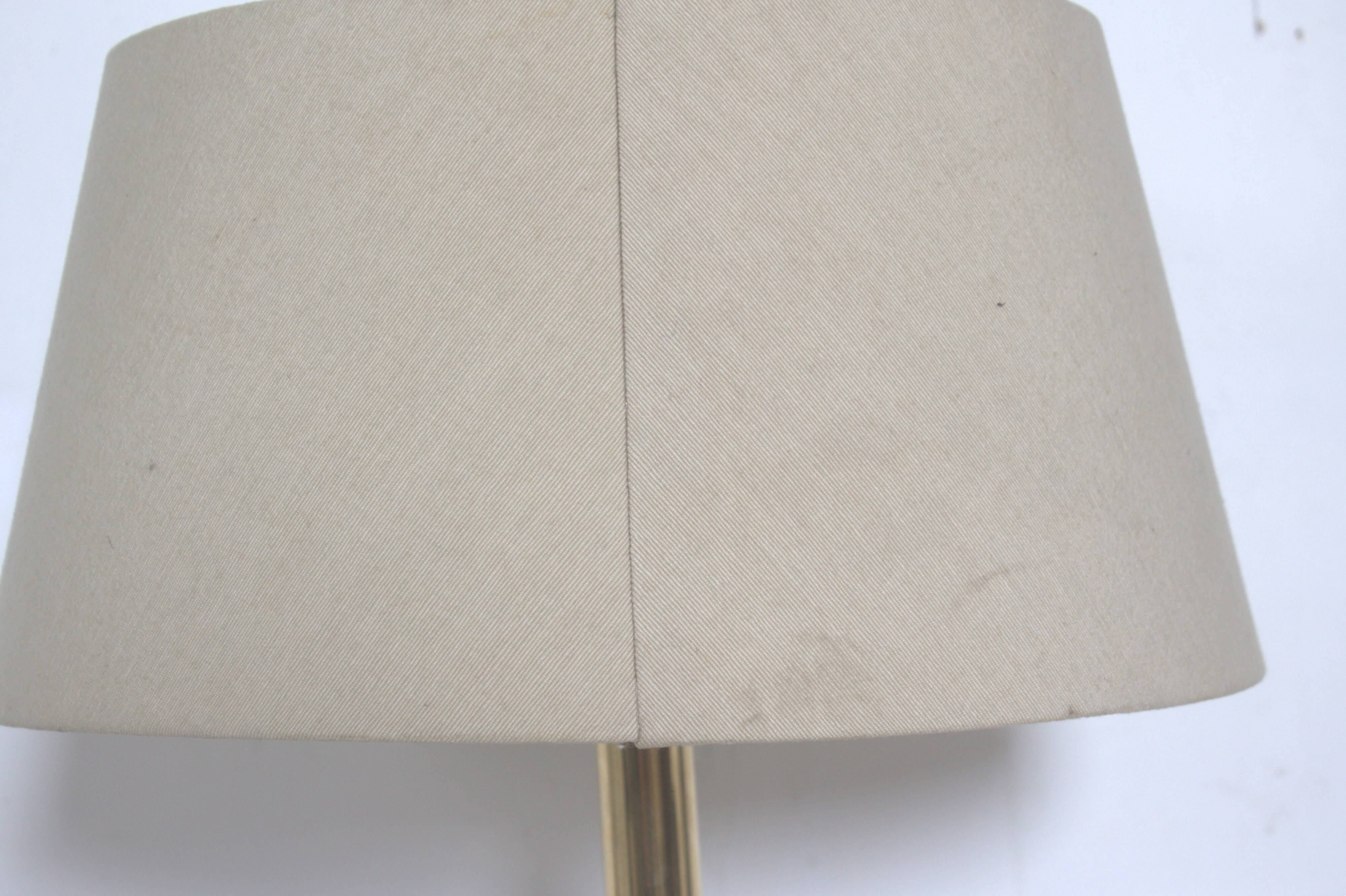 Lampe de table en laiton avec ornements en verre couleur ambre ca  1970