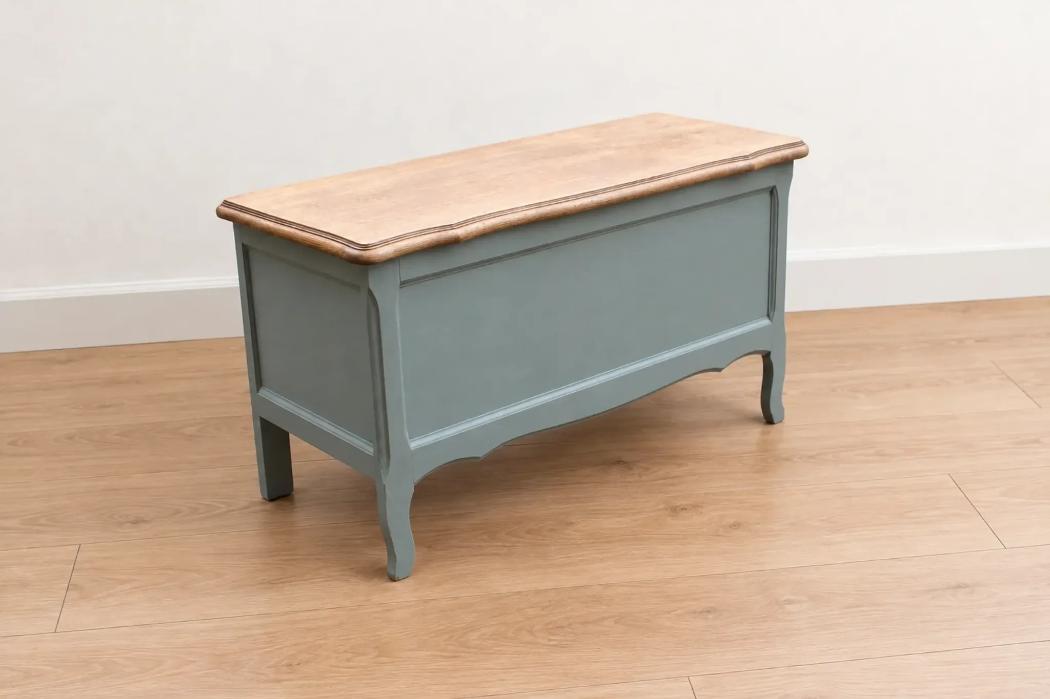 Renovated antique chest in grey-green – natural wood lid – vintage storage 90 cm