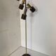 Lampadaire vintage moderniste marron et laiton à 3 spots, années 1960