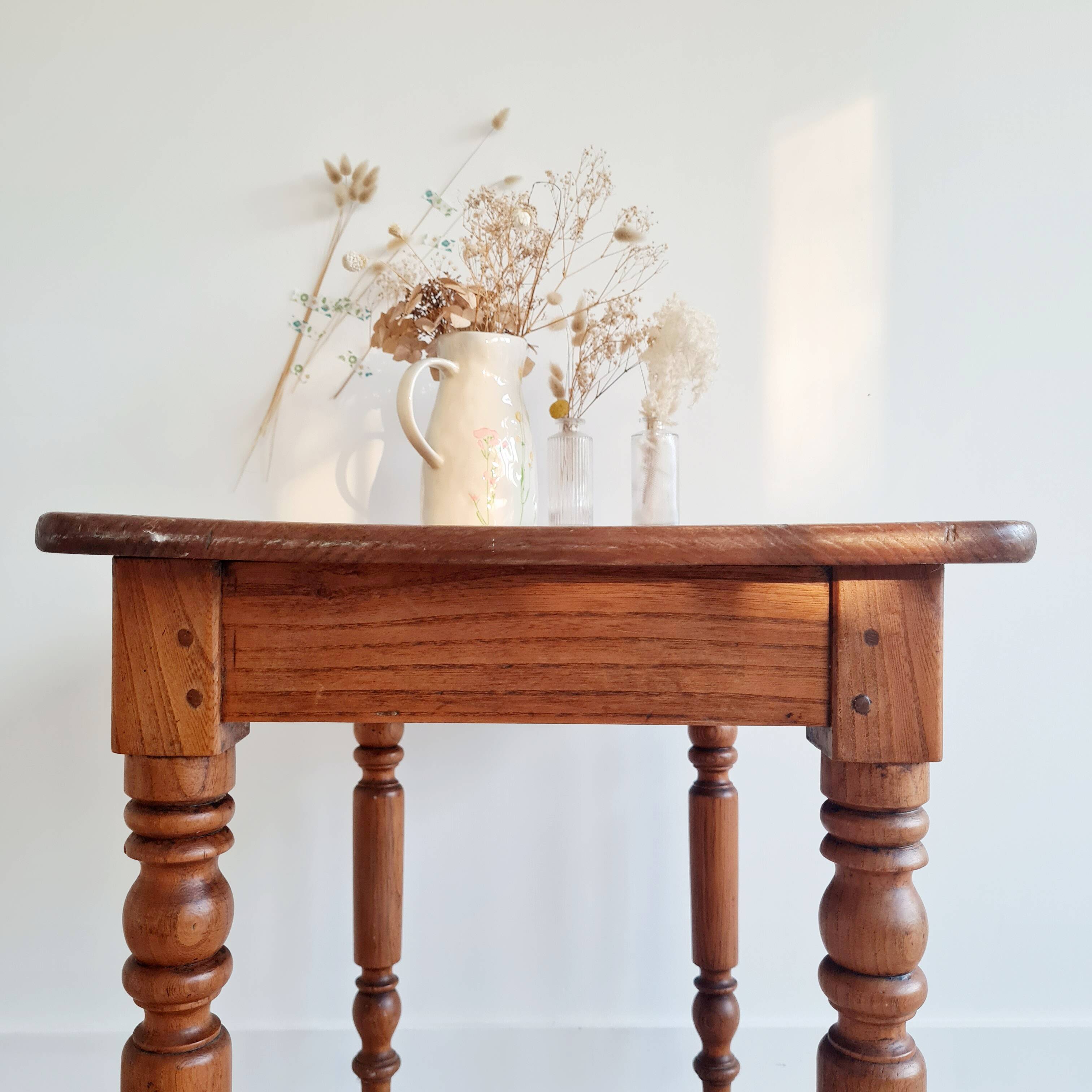 Table ancienne - bureau en bois massif pieds tournés