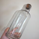 Flacon ou bouteille de pharmacie en verre - laboratoire, apothicaire
