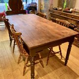 Table à manger en bois de mélèze