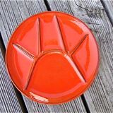 6 compartmentalized plates in red enamelled sandstone