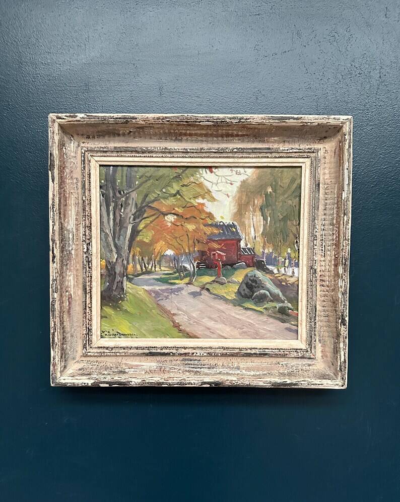 Original Swedish Oil on Canvas – "Path to the Red Cabins" by Karl Gustaf Strandberg (1891–1981) – Signed – Vintage and Framed – 50 × 43 cm (19.7 × 16.9 inches)